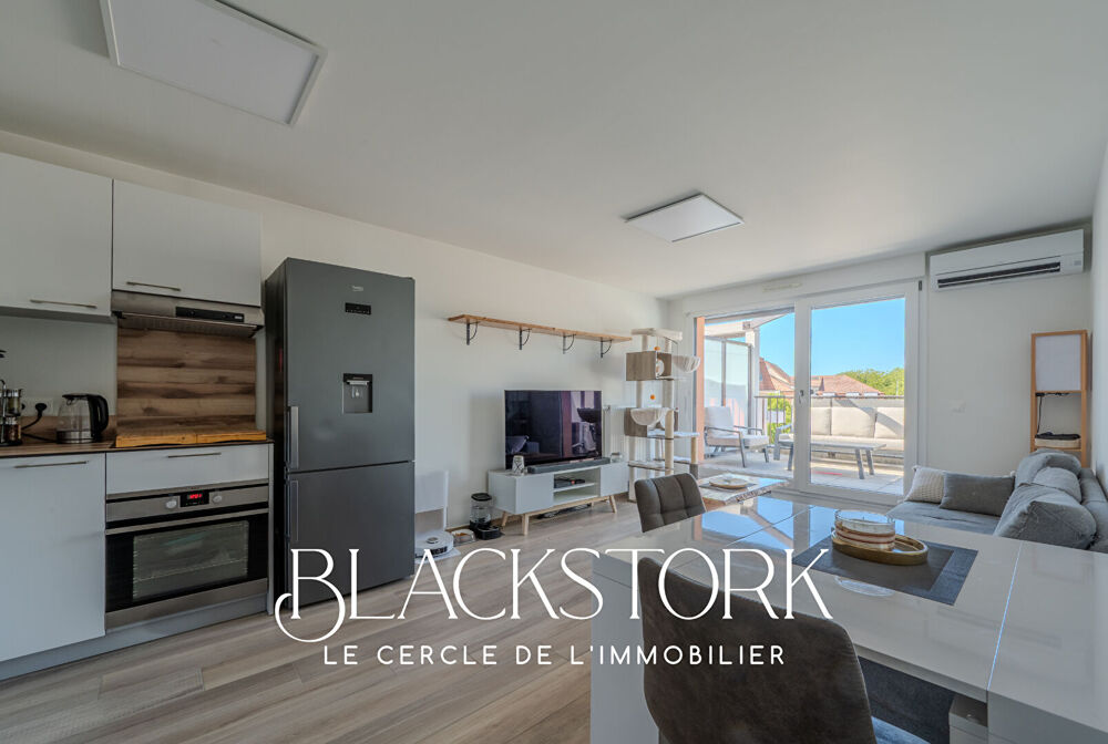 Appartement 3 pièces 74 m2 - attique avec ascenseur