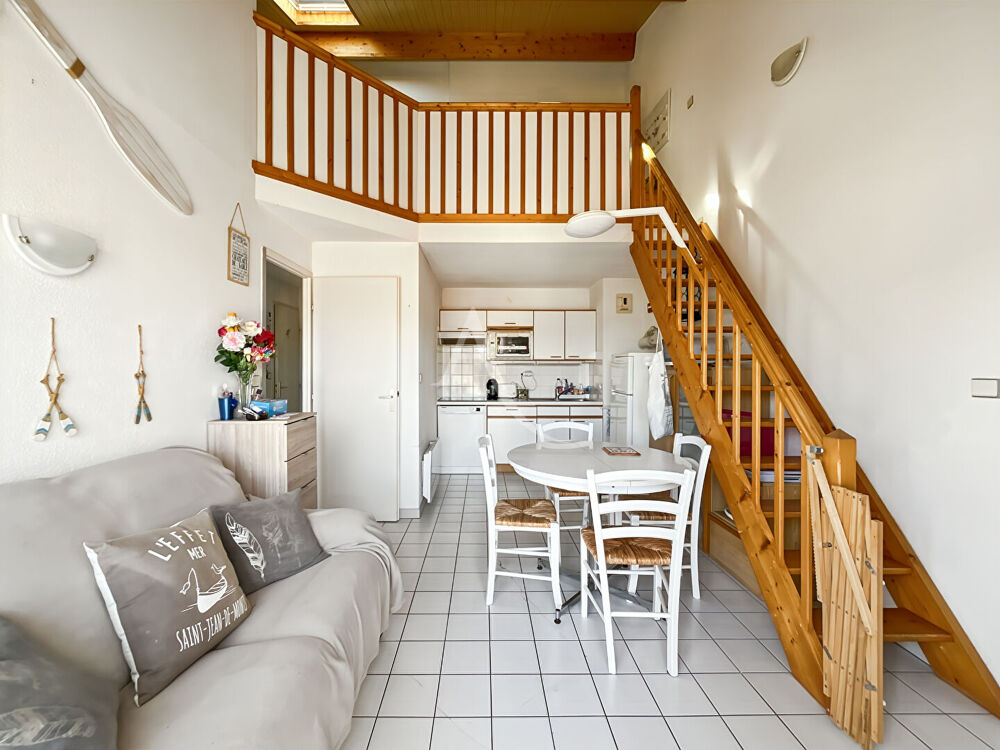 T2 mezzanine proche commerces et plage avec garage