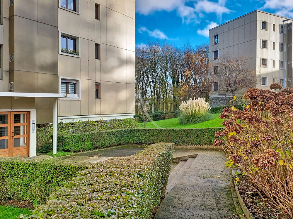 Appartement résidence soignée - cadre verdoyant.