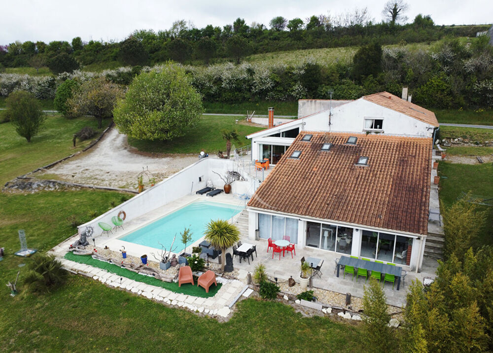 à vendre  Maison Mortagne-sur-Gironde (17120)