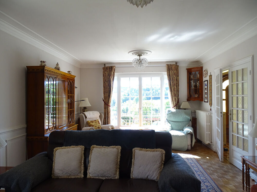 CÔTES D'ARMOR. Une magnifique maison individuelle de 4 chambres, située dans le village de Gouarec