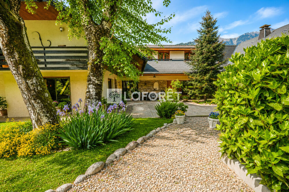 Vente Maison Maison Aiton 10 pièce(s) 308.88 m2 Aiton