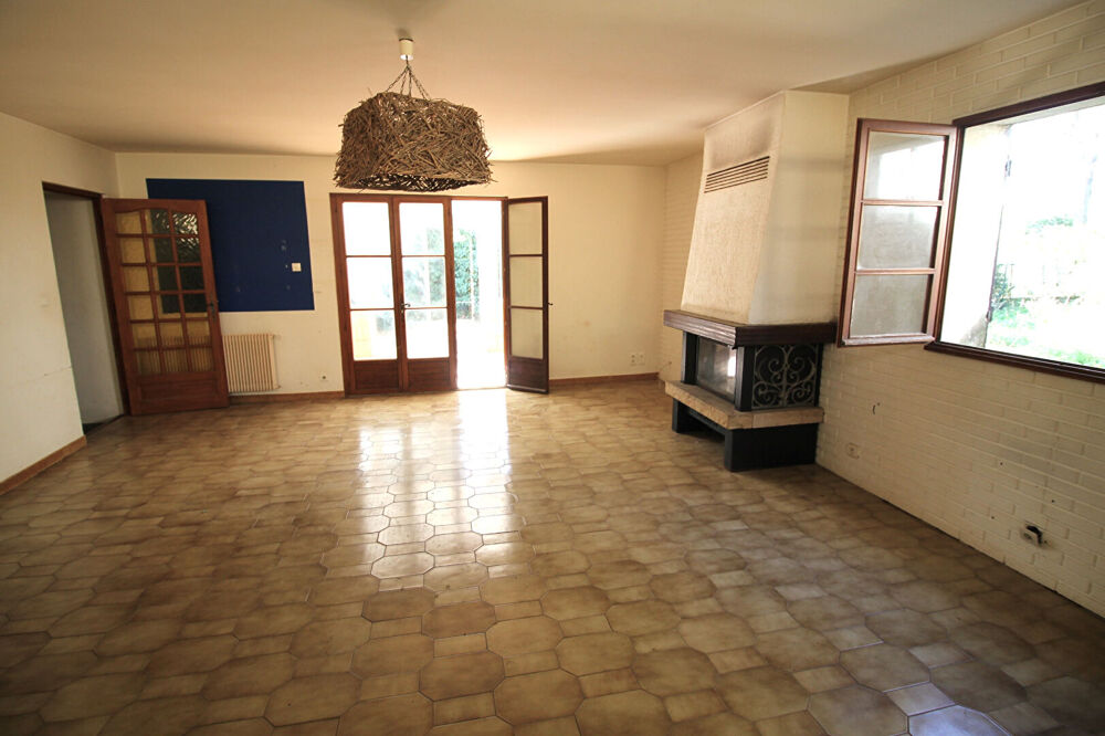 Vente Maison EN EXCLUSIVITE NIMES PLANETE Mazet en pierre à rafraîchir de 3 pièces de 94m² sur un terrain de 892m². Nimes