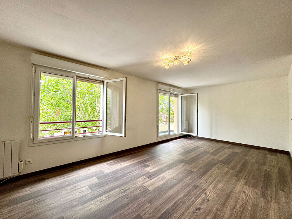 Vente Appartement À VENDRE ! APPARTEMENT T2 À VERNOUILLET AVEC BALCON ET PLACE DE PARKING Vernouillet