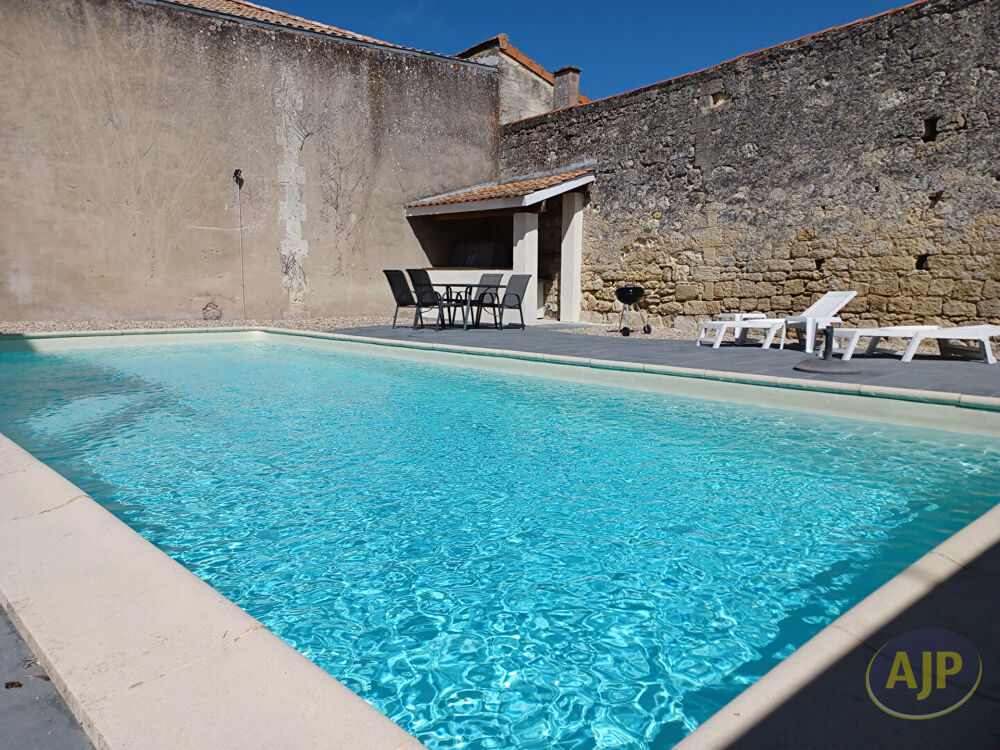 Maison Bourgeoise avec piscine ST VIVIEN !