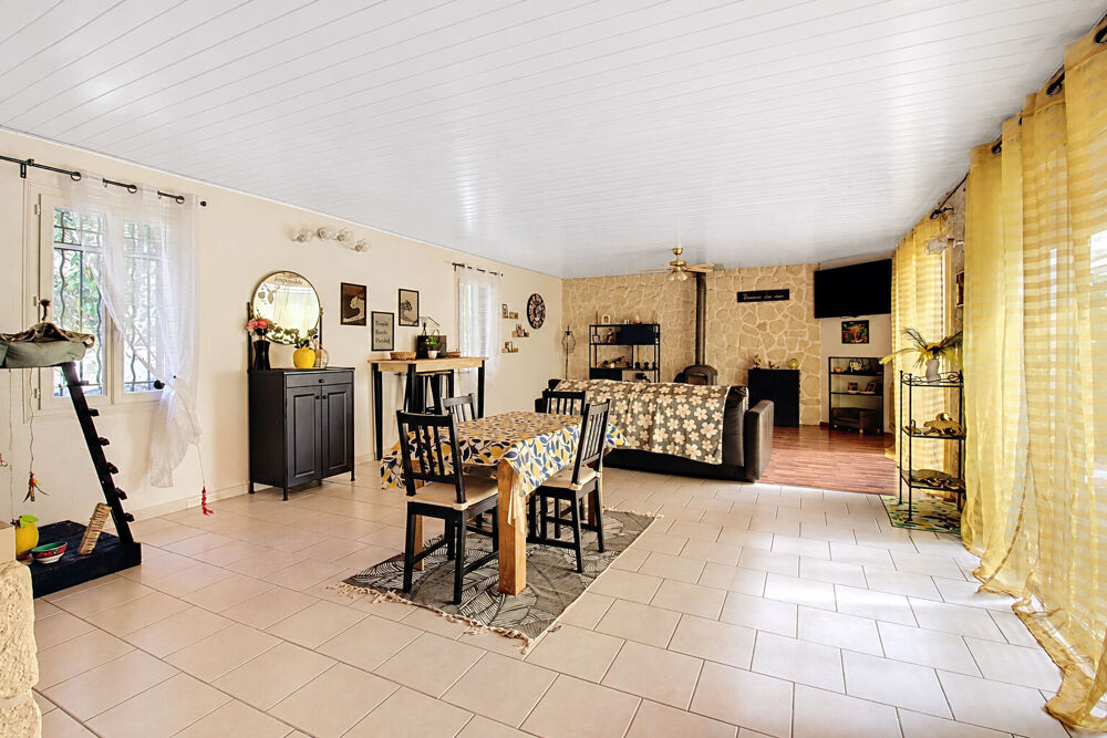 Vente Maison À VENDRE EN EXCLUSIVITÉ - CALLAS Maison 4 chambres avec piscine et grand terrain de 3205 m² Callas