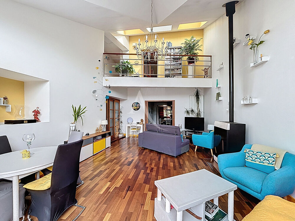 Maison 8 pièces 233 m² · à Chateau Gontier sur Ma... · 233 m² · 369 000 €