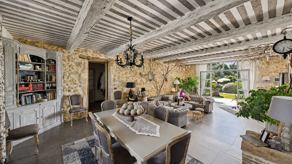 Domaine en pierre de 675 m² avec piscine sur près de 3 ha - Roquemaure