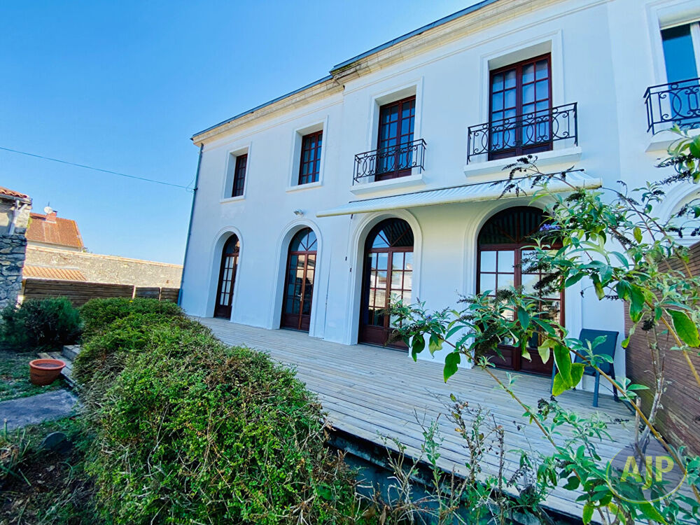 Maison Bourgeoise avec piscine ST VIVIEN !
