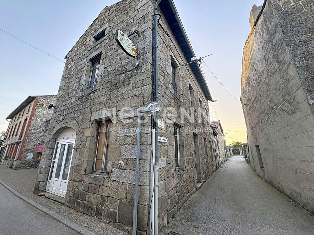 Maison 7 pièces 226 m² · à Grazac · 226 m² · 97 900 €