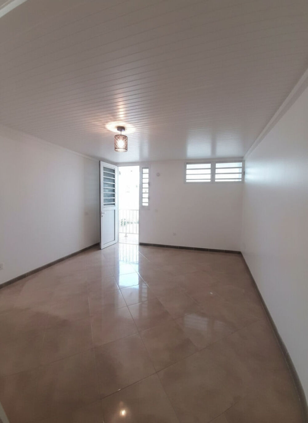 Appartement Saint Joseph 1 pièce(s) 26.51 m2 rénové location nue disponible de suite Pépite à saisir !!!!!!