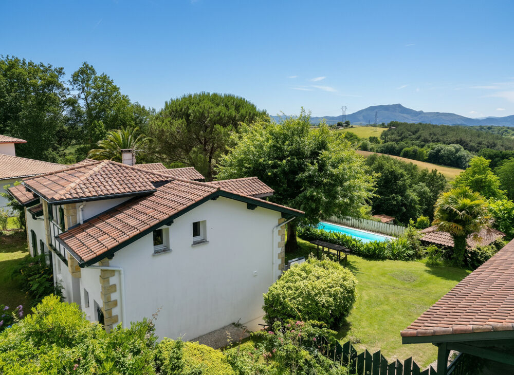 Vente Maison MENDIRA - Maison d'architecte à Arbonne avec vue montagnes Arbonne