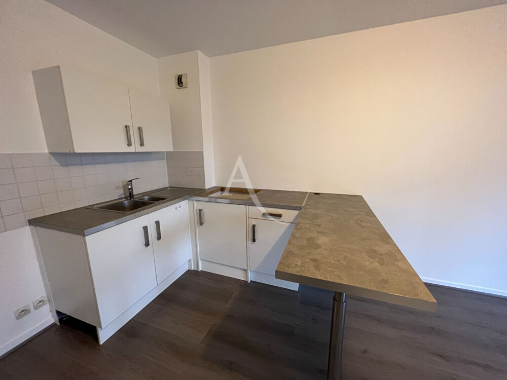 Location Appartement Appartement Ozoir La Ferrière 1 pièce de 27.25 m² avec Terrasse, cave et parking Ozoir la ferriere