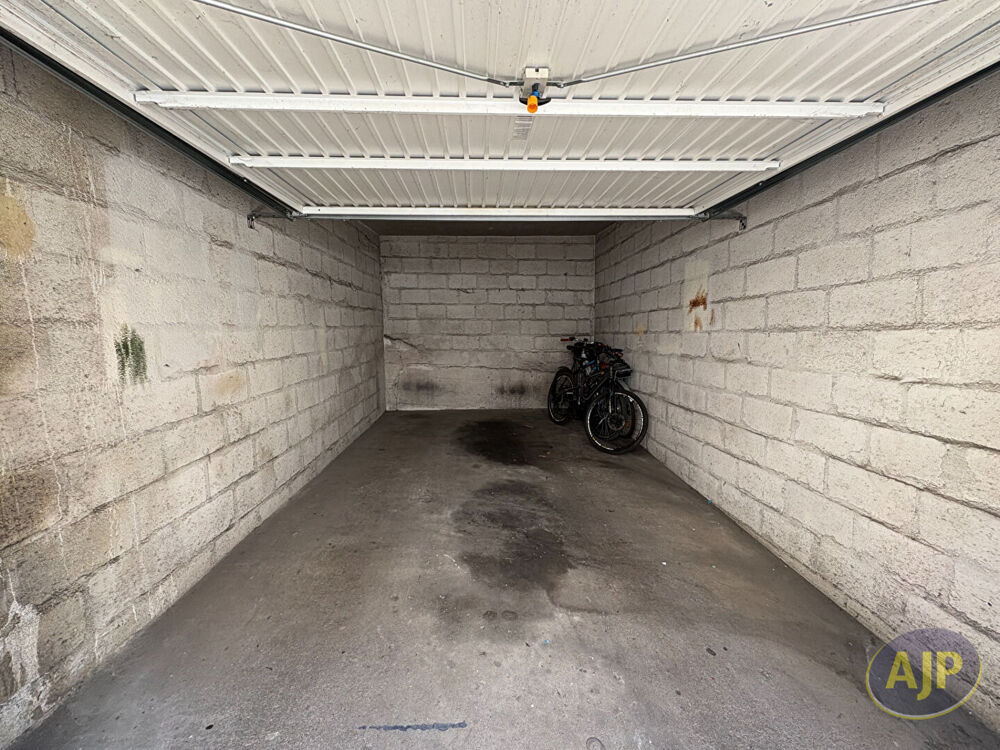 Location Parking/Garage Graslin - garage fermé 16m2 Nantes