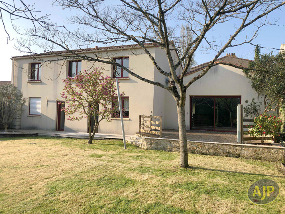 Location Maison Maison Le Loroux Bottereau 5 pièce(s) 155.47 m2 Le loroux bottereau