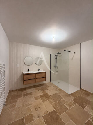  Appartement à louer 5 pièces 147 m²