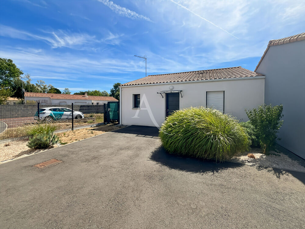 Vente Maison Maison récente 2 chambres avec pergola bioclimatique et extérieur aménagé ? Proche gare de Challans Challans