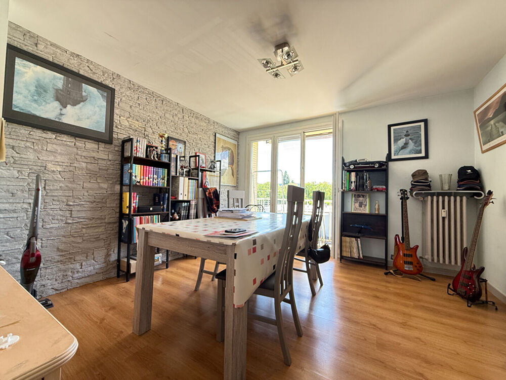 Appartement Lons-Le-Saunier 4 pièces / 2 chambres / garage / 63,69 m²