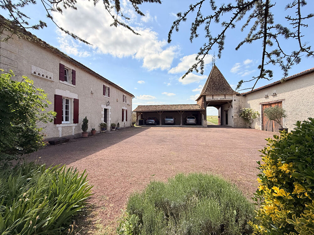 Maison Barbezieux Saint Hilaire 8 pièce(s) 341 m2