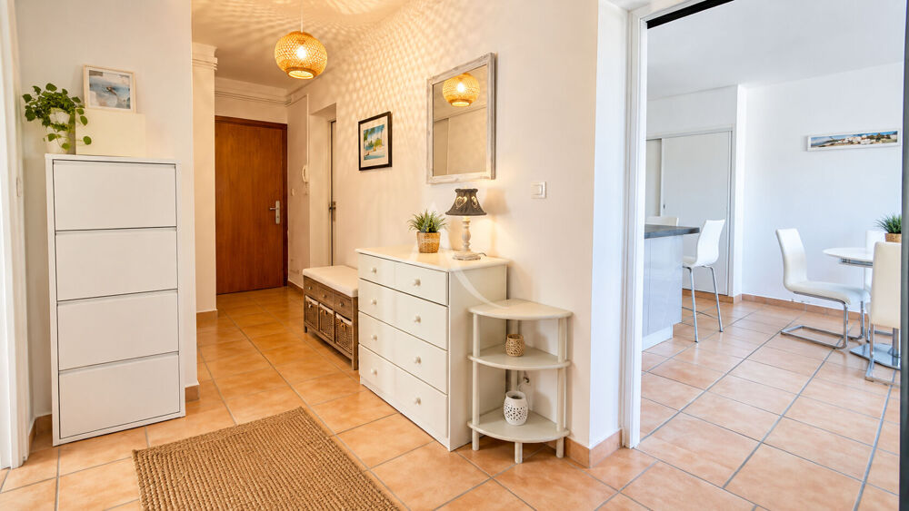 Location Appartement Superbe T2 meublé de 70 m² avec balcon et vue panoramique sur le port de Mèze et l'étang de Thau Meze