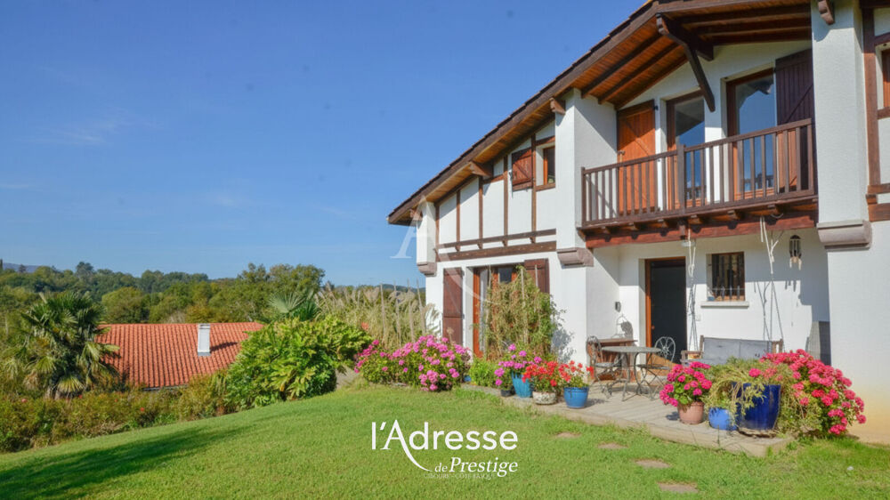 Maison néo-basque à Ascain - 4 chambres sur 3 niveaux, 2 T2 locatifs