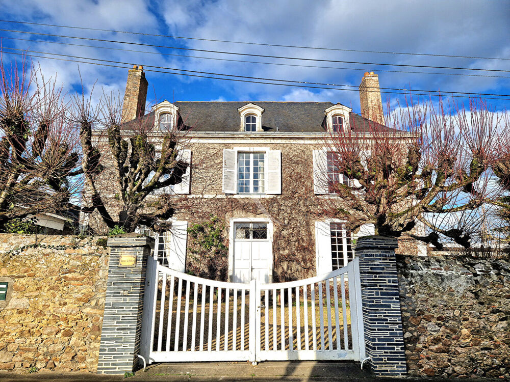 maison de maître à Châteauneuf-sur-Sarthe 10 pièce(s)