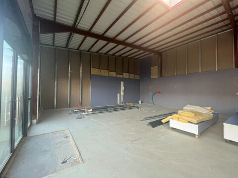   Local commercial 174M² - ZAC ECOLE-VALENTIN 