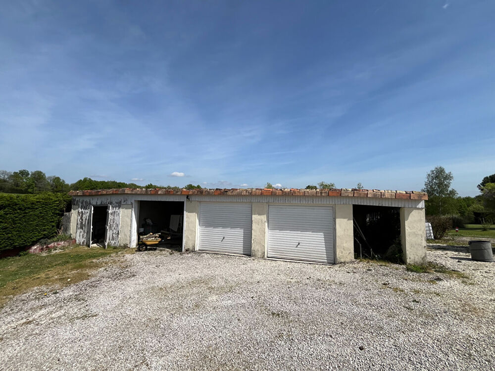 Vente Maison Charmante charentaise rénovée avec 4 chambres, piscine et vue dégagée Juillaguet