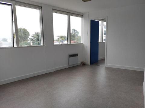   A louer bureaux 35 m2 avec ascenseur et parking à Bordeaux 
