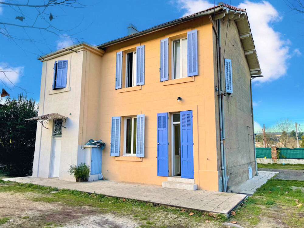 Location Maison À louer maison 6 pièces de 149 m² avec cave, garage et terrain arboré de 1 500 m² Marseille 11