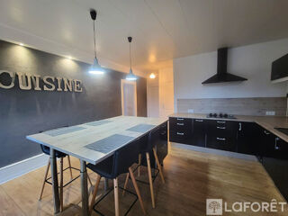  Appartement à louer 5 pièces 136 m²