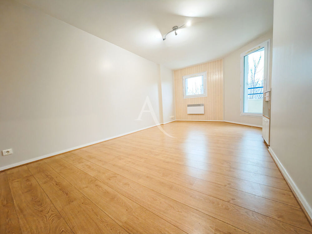 STUDIO 25m² RÉNOVÉ + BALCON + PARKING - JOUY LE MOUTIER