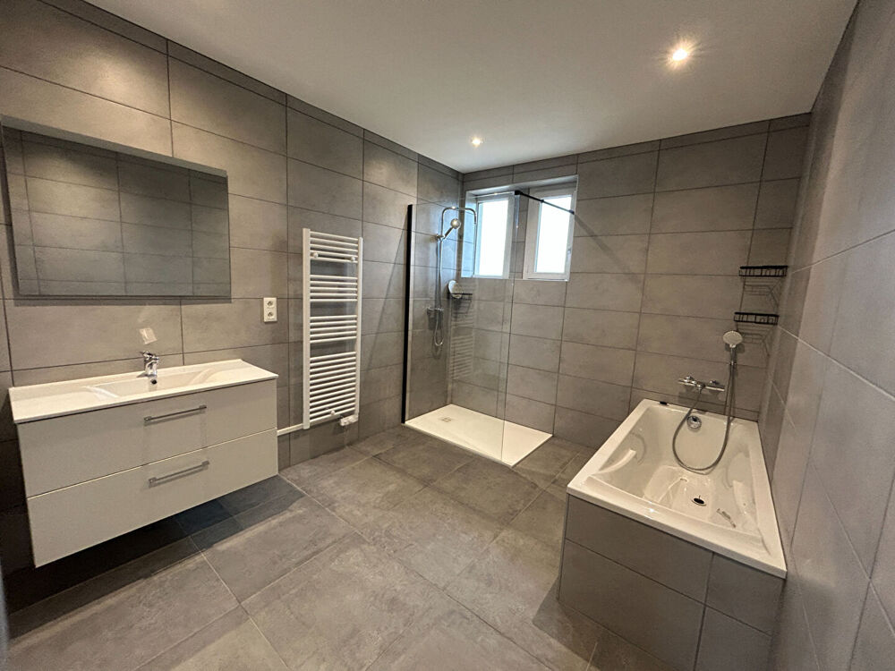 Bel appartement rénové d'environ 83 m² avec balcon