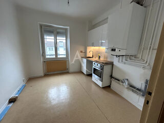  Appartement à louer 5 pièces 132 m²