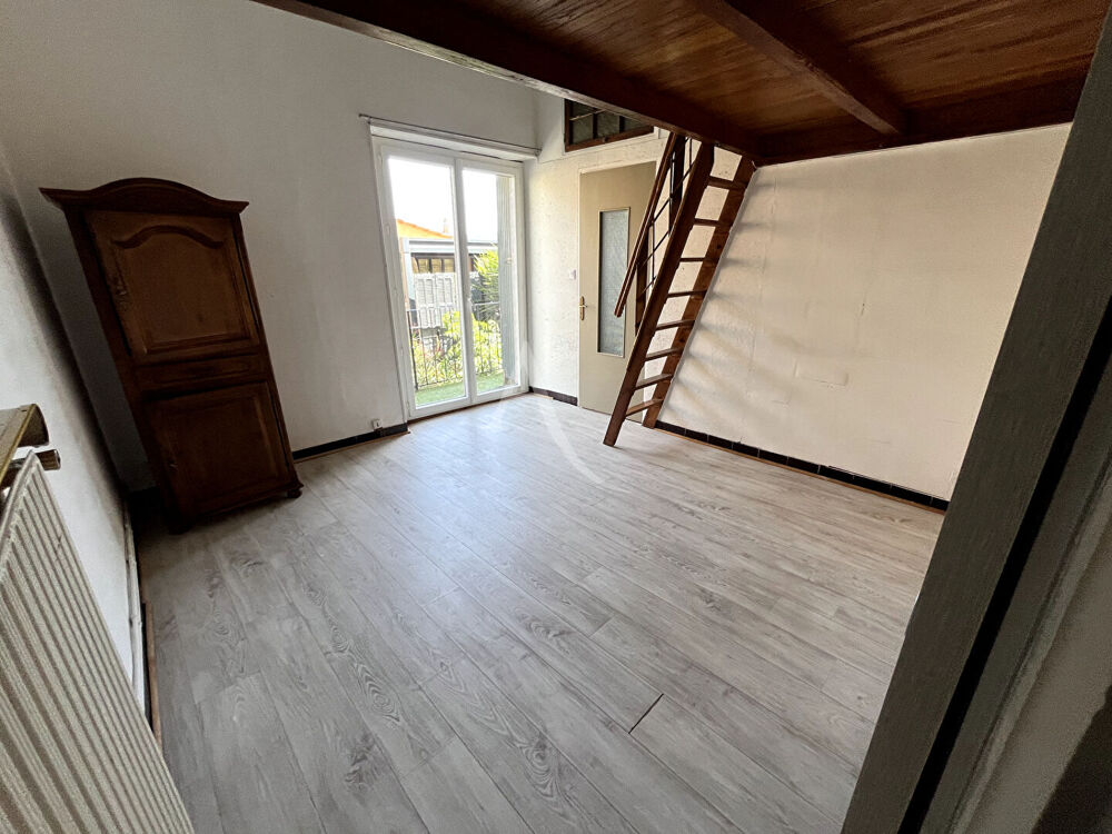 Location Appartement MONTOLIVET 13012 - T2 DE 45,21 M2 AVEC DEUX BALCONS AU CALME Marseille 12