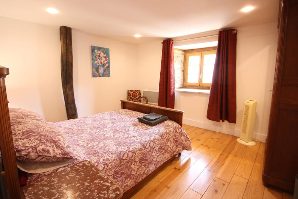 Vente Maison Superbe maison en pierre impeccable de 4 chambres avec grange et jardin dans un village populaire Les salles lavauguyon