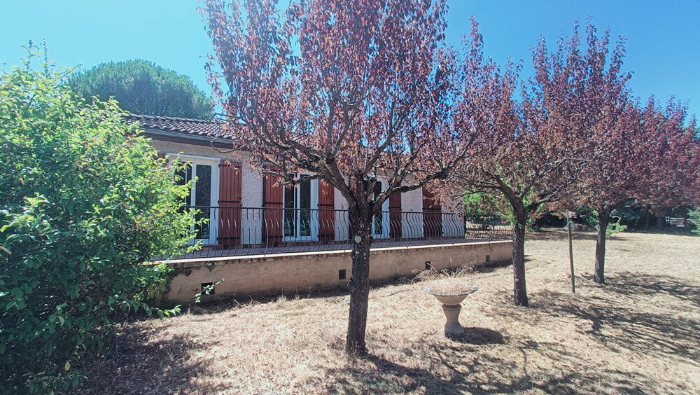 Maison de plain pied avec grand terrain constructible et garage indépendant de 80m2