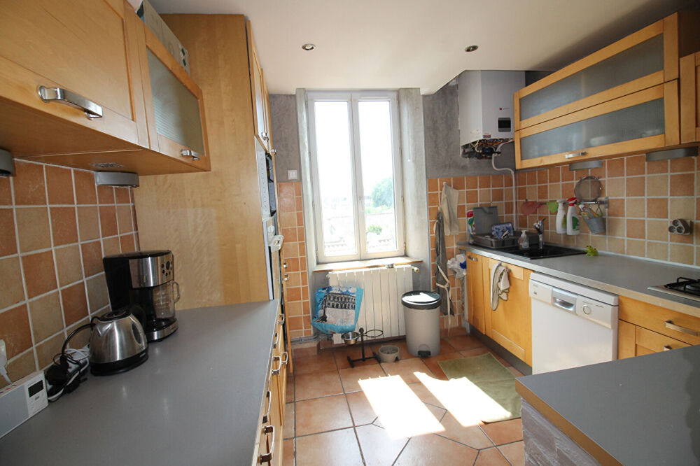 Vente Immeuble NIMES Proche centre ville immeuble de 278.91 m2 ( 2 appartements) avec jardin, 2 garages et ateliers. Nimes
