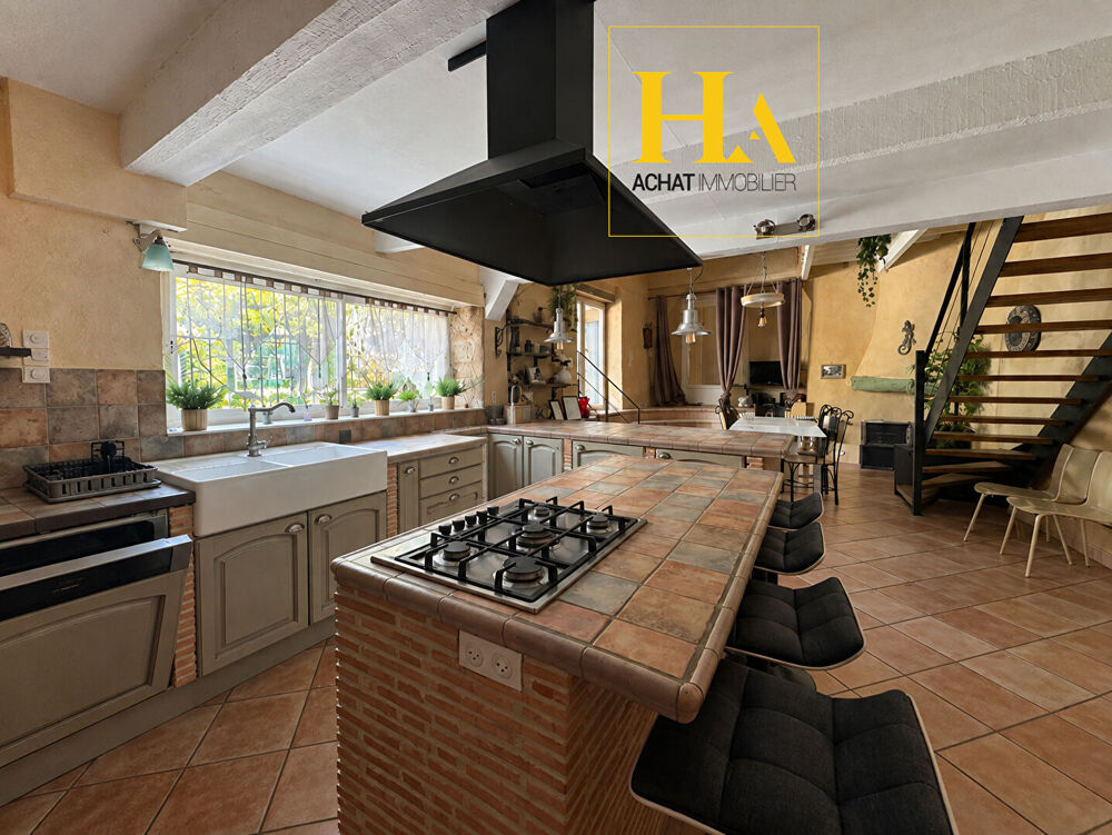 Maison de caractère de 433 m² avec gîte - Saint-Marcel-d'Ardèche