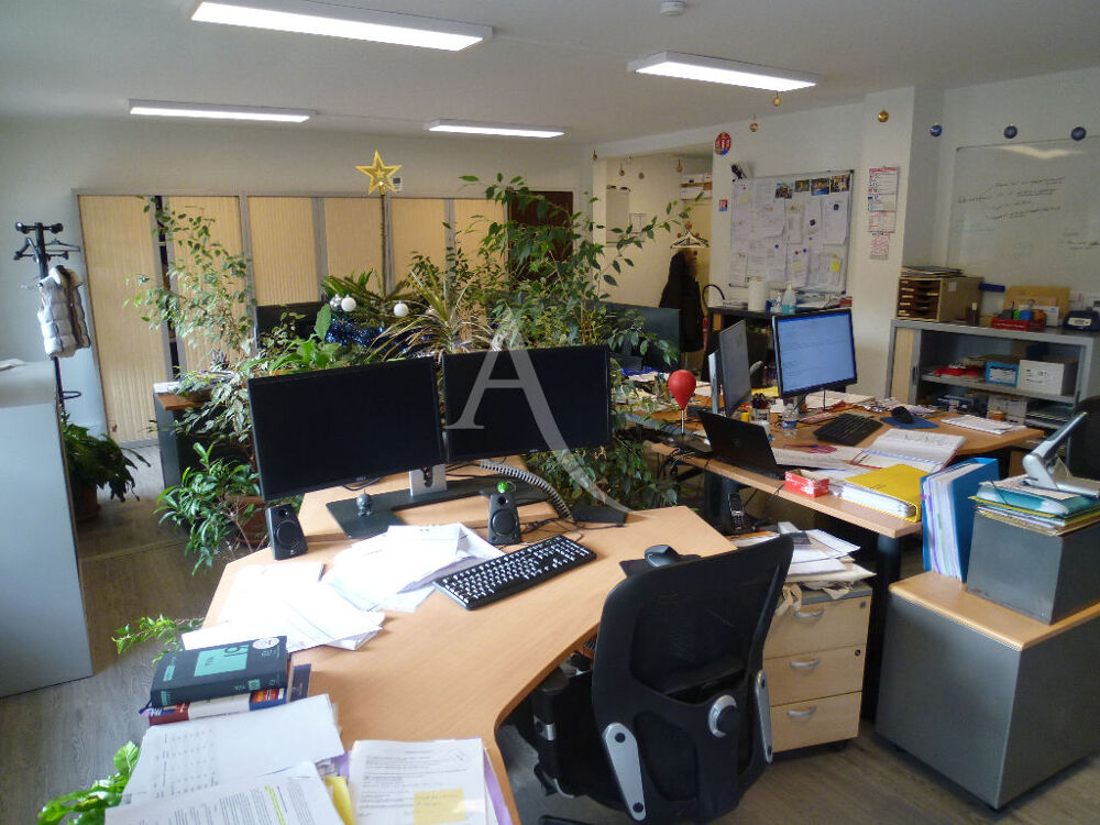   Bureaux de 141 m2 avec 3 parkings à louer Poissy