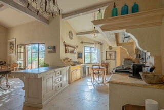  Maison à louer 8 pièces 353 m²