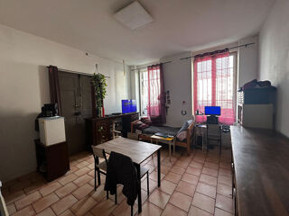 Immeuble  vendre 15 + pices 351 m