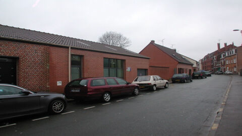 À LOUER ! Local professionnel ou commercial de 120 m² avec terrasse, parking et nombreux atouts 2650 59160 Lomme