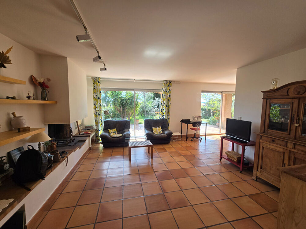 Maison de 152.80 m² à La Farlède avec 4 chambres + bureau sur un Terrain de 956 m²