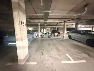  Parking / Garage à louer 