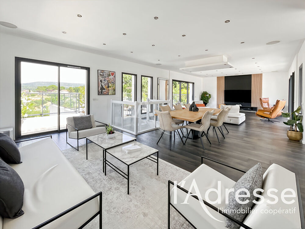 Maison 5 pièces 165 m² · à La Destrousse · 165 m² · 749 000 €