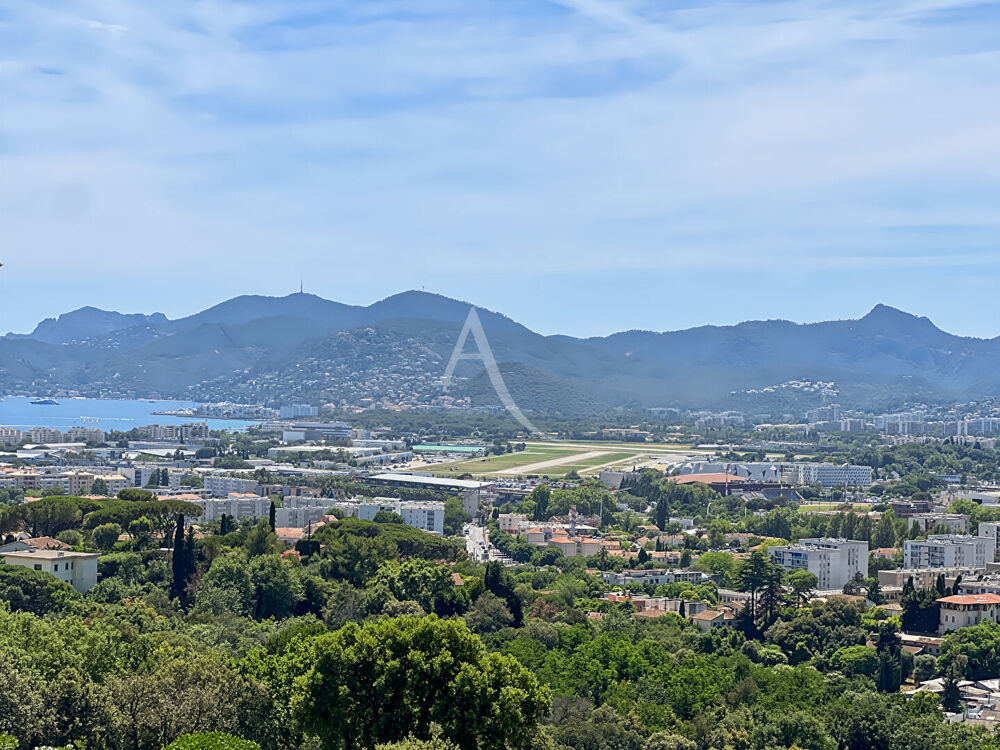 LE CANNET très beau 4 pièces de 83 m² avec terrasse, cave et aperçu mer