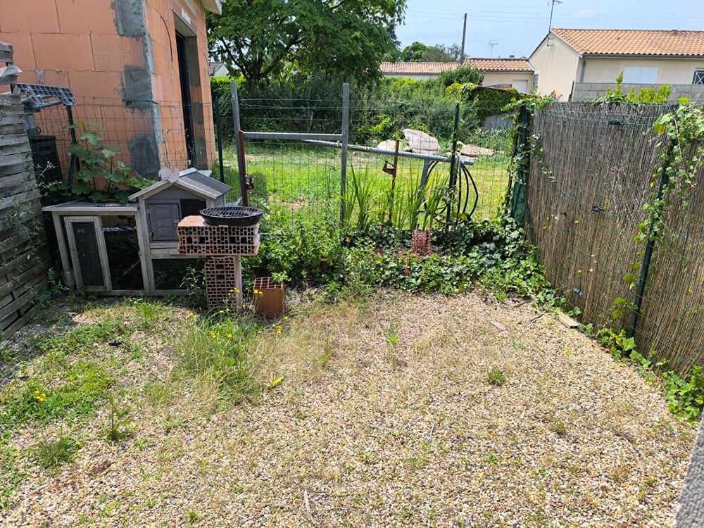 Immeuble composé de 2 appartements mitoyennes libres de 31 m² avec jardinet à Libourne