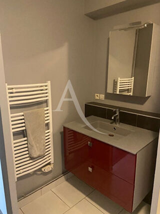  Appartement à louer 3 pièces 65 m²