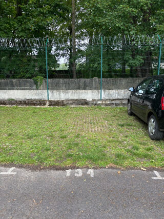  Parking / Garage à louer 